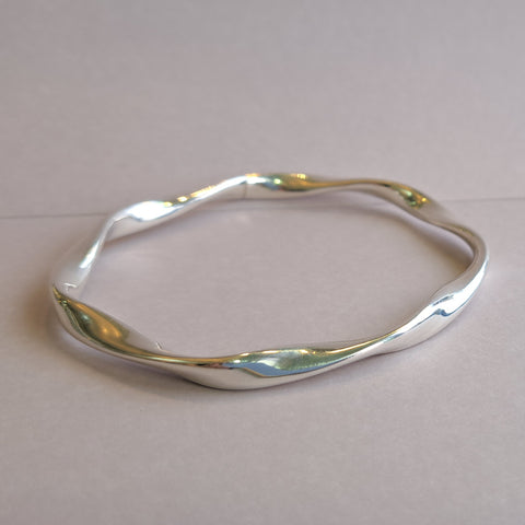 Silver Round Twist Bangle - Medium Oval-Wire