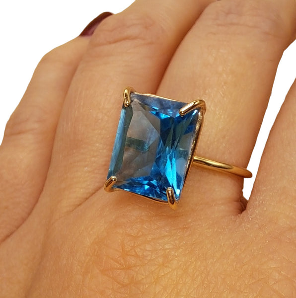 9ct Gold Blue Topaz Mini Cocktail Ring