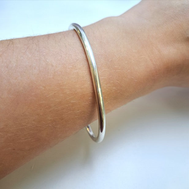 Silver Oval Polished Bangle - 4mm Round Wire