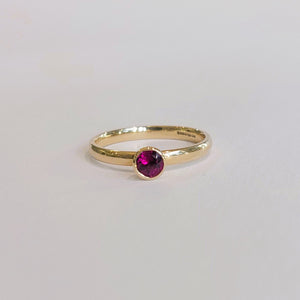 9ct Yellow Gold Rhodolite Garnet (4mm) Court Ring